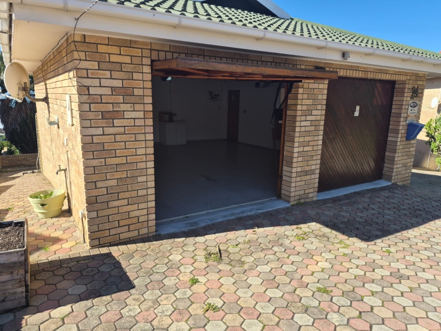 4 Bedroom Property for Sale in Dana Bay Western Cape